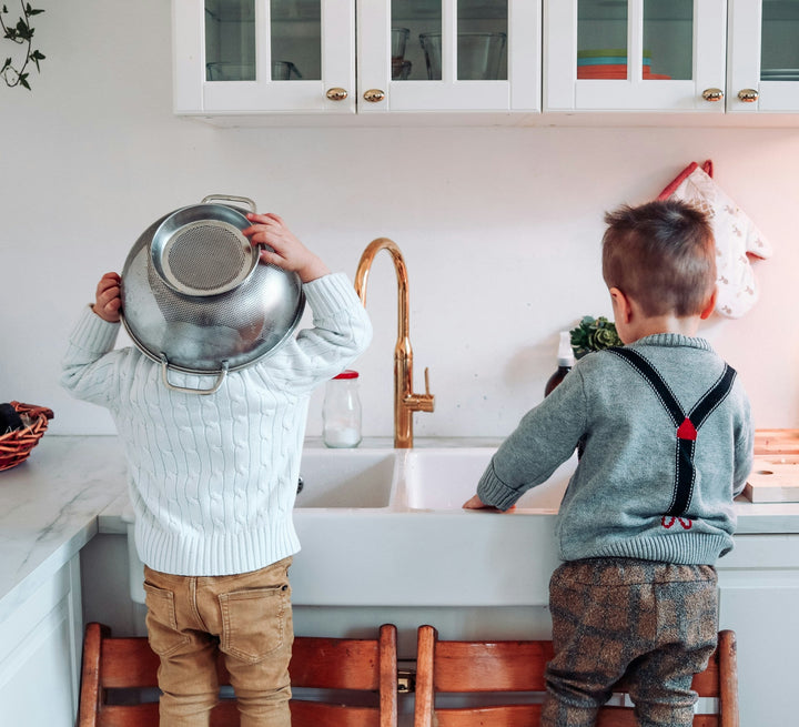Nachhaltig putzen mit Kindern: Einfach, sicher & ohne Chemie