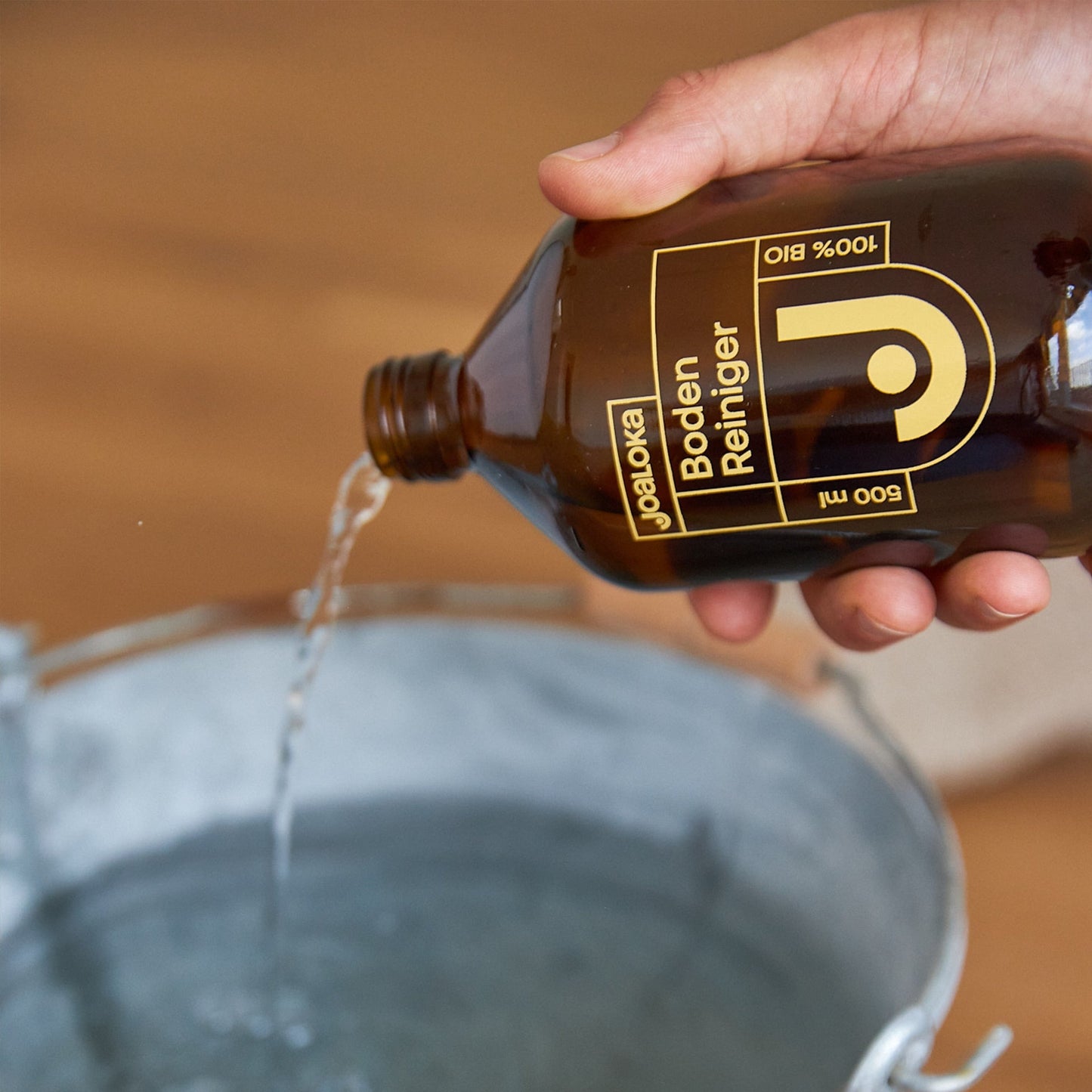 Bodenreiniger - stylische Braunglas-Mehrwegflasche für 500 ml - entspricht 1 Tab